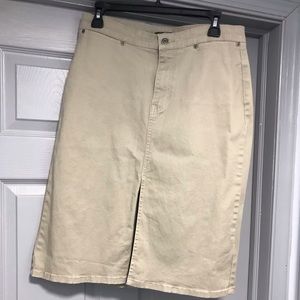 💞GAP skirt.  Front slit. MUST BE BUNDLED